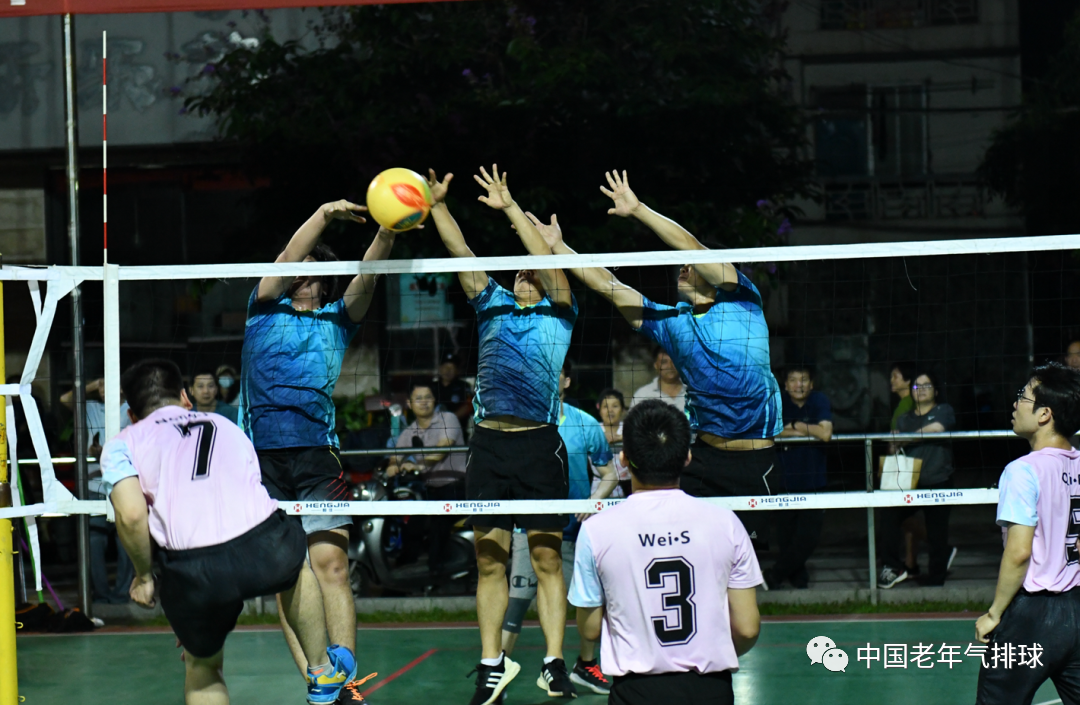 气排球接球教学视频（气排球的接球技巧和手法）(图1)