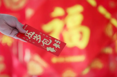 ​过年发压岁钱的由来（春节为什么要发压岁钱）