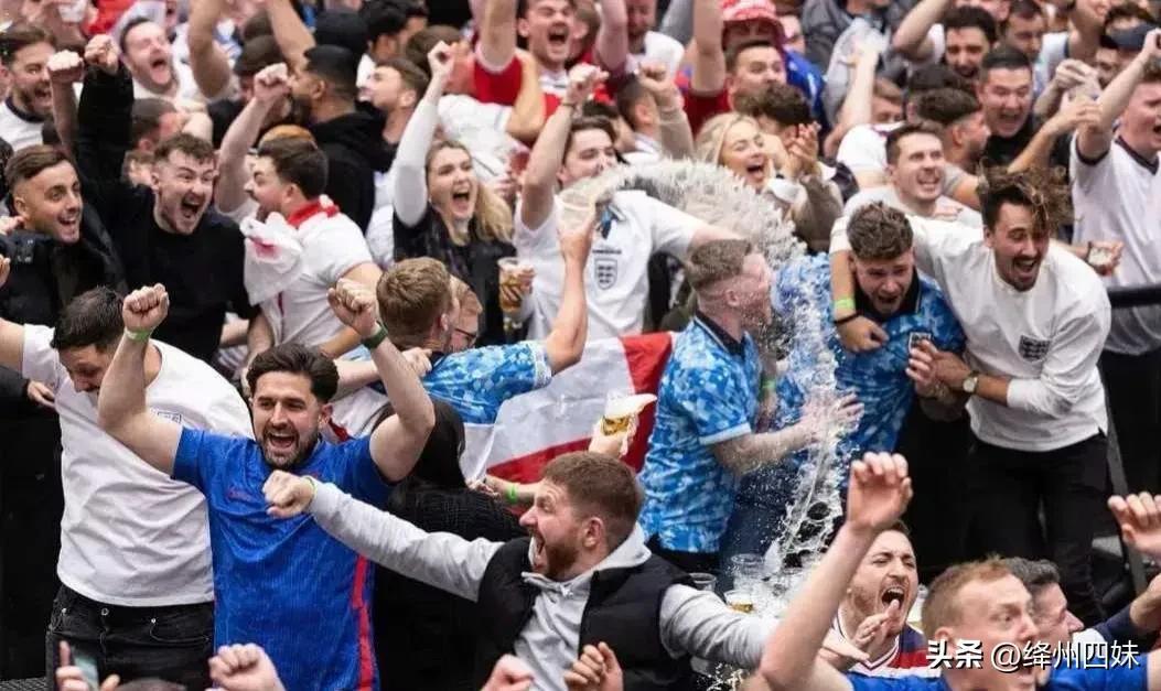 世界杯为什么看不到人戴着口罩的样子(卡塔尔世界杯不戴口罩吗)(图3) 世界杯为什么看不到人戴着口罩的样子(卡塔尔世界杯不戴口罩吗)(图3)