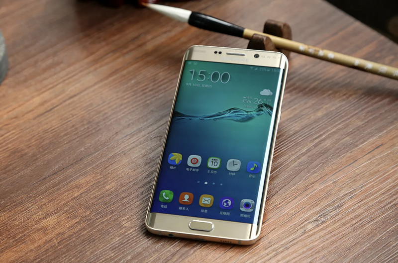 曲面屏手机到底好不好用-曲面屏手机优缺点分析（为什么不建议买曲面屏手机）(图1)