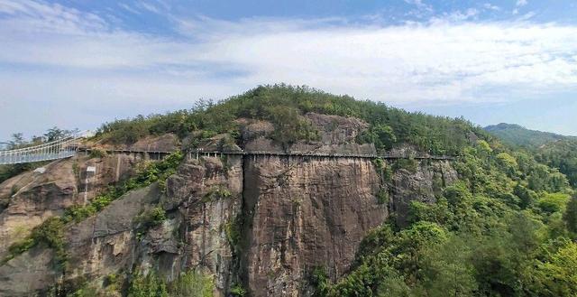 一、平江县黄泥铺大峡谷
