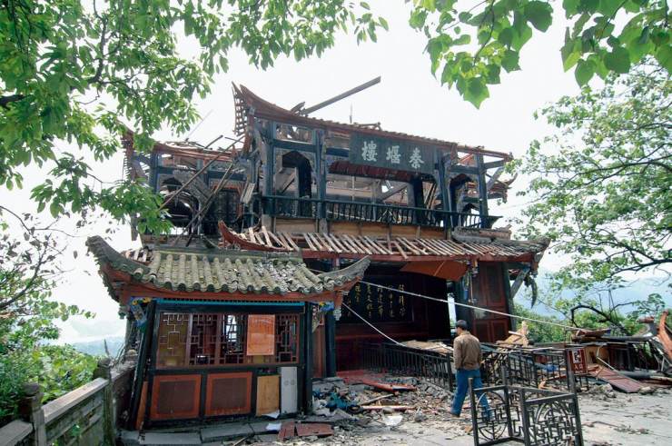 第四天：汶川地震灾区遗址公园-都江堰风景区。