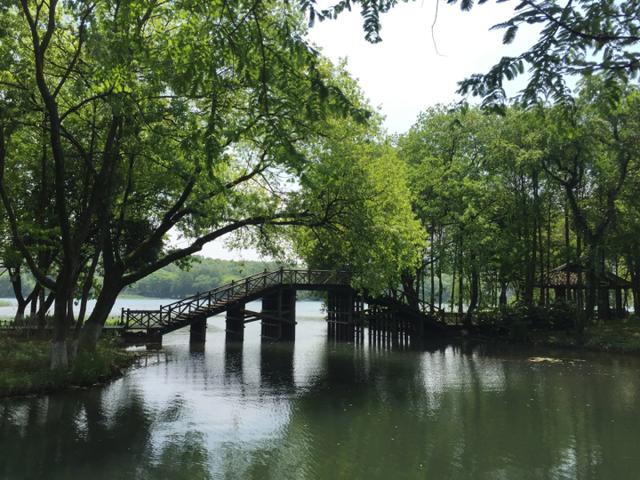 2、明秀湖风景区