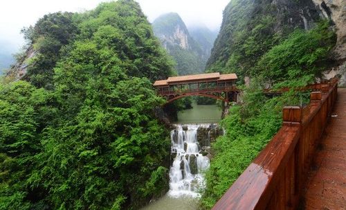 2、五道峡国家森林公园是国家级风景名胜区，自然景色优美，是一个天然野生动物园和一个天然动物园。