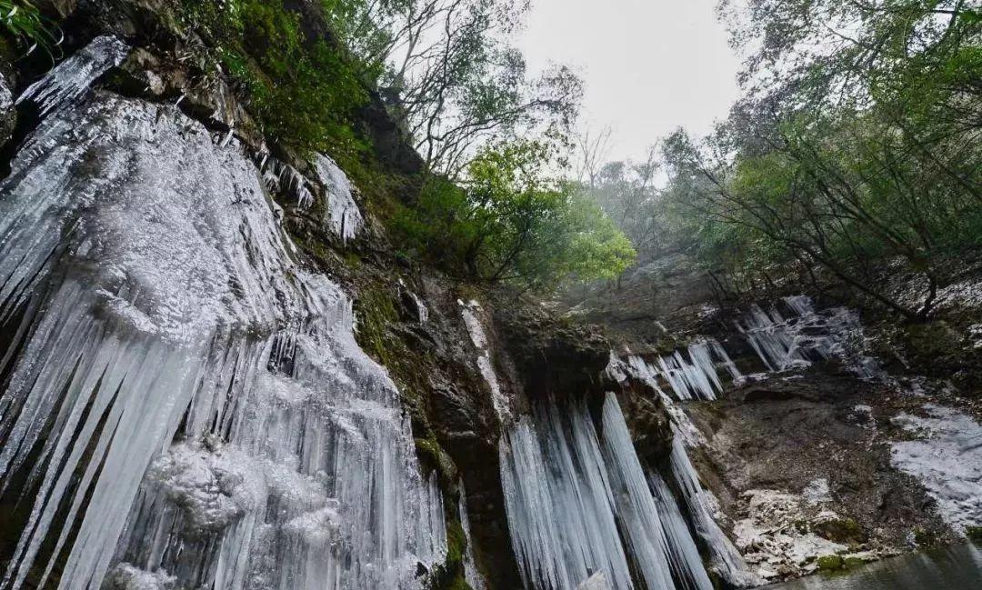 1、五道峡的旅游资源非常丰富，拥有独特的峡谷景观、丰富的水资源及各类自然风光，可以进行野营、垂钓、滑冰等项目的旅游开发。