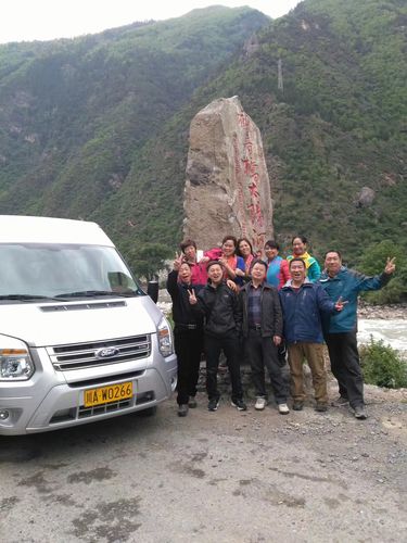 3.从成都出发走317川藏线，最重要的是安全，你必须确保车辆充足。