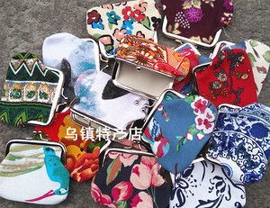 2、在山上也可以买到一些当地特产，然后可以在景区购买一些纪念品，或者自己带一些上山。