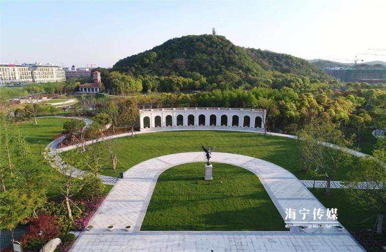 3、海宁周王庙在海宁海宁国际会展中心后面，是海宁标志性建筑之一，这里有很多精美的古建筑，让人流连忘返。