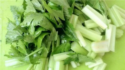 ​芹菜属于什么类蔬菜,芹菜是凉性蔬菜还是热性蔬菜呢