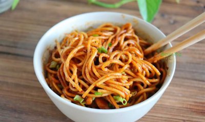 ​热干面过水还是不过水,煮热干面是冷水下锅还是开水下锅