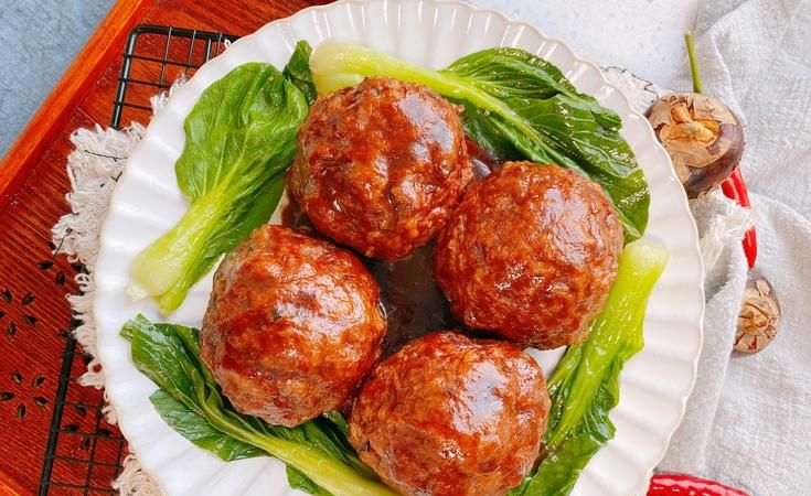 做四喜丸子用哪个部位的肉