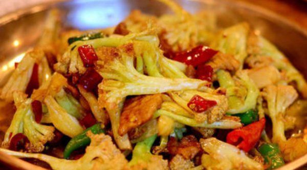 菜花炒肉怎么做好吃,家常菜花炒肉最好吃的做法图12