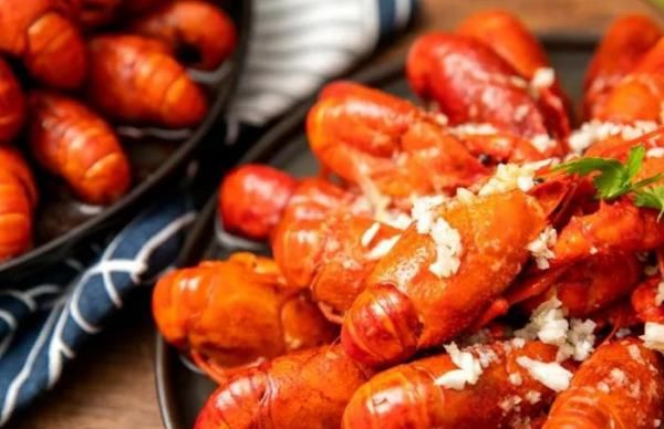 小龙虾熟的能隔夜吃,小龙虾过夜隔天能吃吗图3