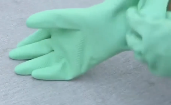 用84漂白衣服步骤,怎么用84漂白衣服上的污渍图12