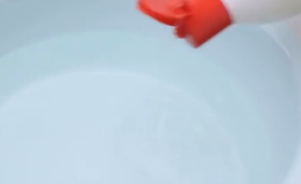 用84漂白衣服步骤,怎么用84漂白衣服上的污渍图10