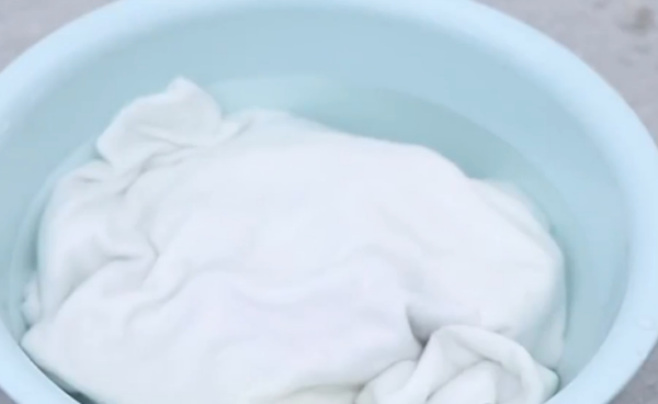 用84漂白衣服步骤,怎么用84漂白衣服上的污渍图13