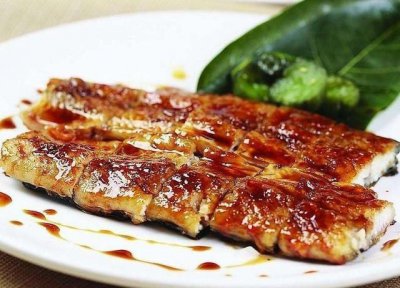 ​日料里的鳗鱼为何没刺，日料用的鳗鱼汁怎么制作的？