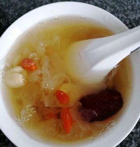​银耳莲子汤过夜,过夜的银耳莲子汤还可以喝吗