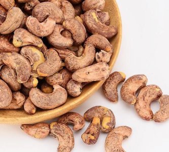 ​带皮腰果与不带皮的区别，带皮腰果和不带皮哪个好？