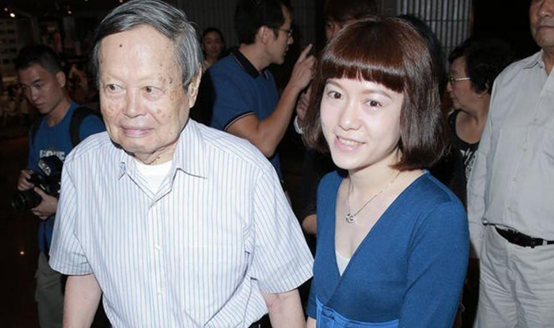 翁帆为97岁杨振宁产下一子是真的吗？