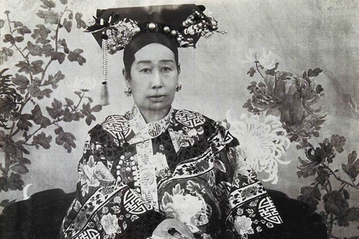 慈禧年轻时照片复原 竟然是个大美女?