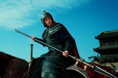 ​吕布的八健将和曹操的八虎骑相比，到底谁强谁弱