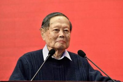 ​杨振宁获得了诺贝尔奖了吗，杨振宁与爱因斯坦有什么关系?