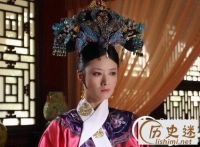 ​华妃是年羹尧的妹妹吗，历史上华妃是年世兰吗？