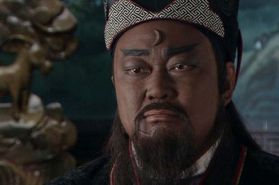 ​包青天的额头为何有月牙，包青天的额头月牙怎么来的