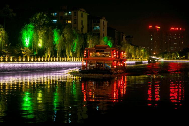 7、扬州小楼夜游