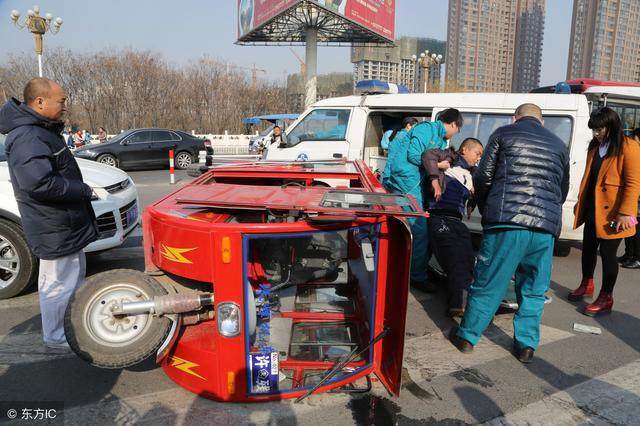 7.景点的交通工具有摆渡车、出租车、电动车等。