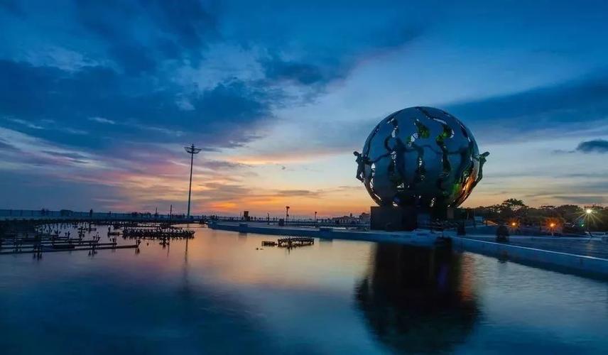 第一天：北海—合浦—南珠博物馆—合浦南珠小镇—东港（游览北海特色美食）—银滩景区（游览北海特色民宿）—北海（欣赏海上日出）—北海（品尝地道海鲜）—北海（入住旅馆）——北海（住酒店）—北海（游览景点）—北海（入住酒店）—北海（入住酒店）。