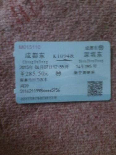 4、火车：在北高峰景区有专门的坐车站点，我们可以选择坐火车或者动车进入成都境内，如果是旅游客车的话可以到达大渡河。