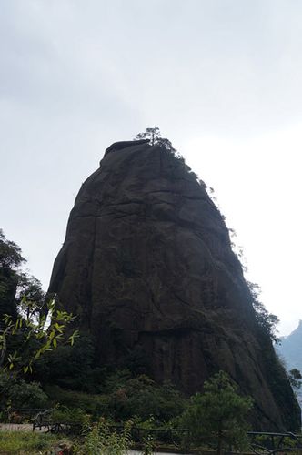 第三天：南昌——庐山——瑞昌旅游——赣州赣州——上饶婺源三清山——宜春龙虎山——鹰潭大樟树——景德镇高安——瑞丽高安——安义婺源——萍乡西固（安义站）——南昌