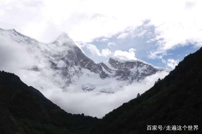 5、如果去的时候是在夏天，那就更好了，因为百里荒这里很凉爽，山风吹拂着脸上都是凉凉的感觉。