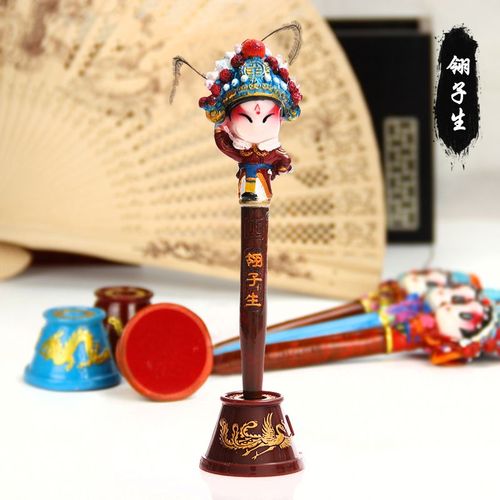 7、到了景区一定要去当地买一些特色的小食品还有纪念品送给自己和家人朋友玩一天，还有就是在这里可以欣赏到大山中原始森林中一个美景。