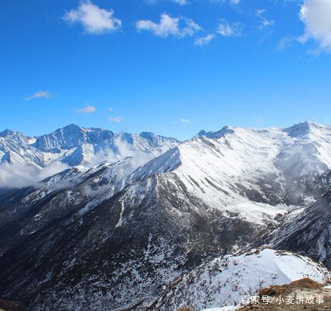 5、沿途会有专门的向导带领大家游览巴朗山的村庄。