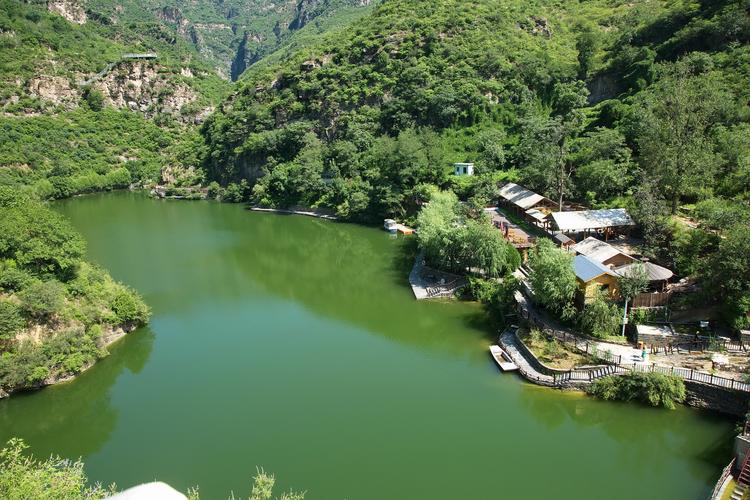 1.太平天池景区距北京城区大约40公里，建议自驾前往，会比较堵车。