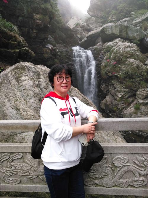 3、庐山是著名的避暑胜地之一，也是全国重点风景名胜区，国家5A级旅游景区。