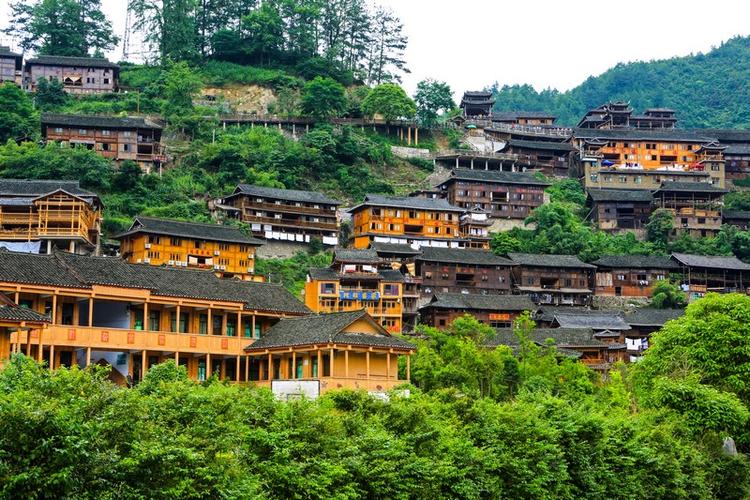 第四天：锦屏镇-西江千户苗寨--西江大峡谷—黔灵山植物园——三岔河景区；