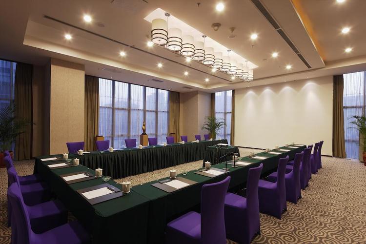 第五天：贵阳市内酒店住宿（贵阳国际机场、中国国际博览中心、世界自然遗产);