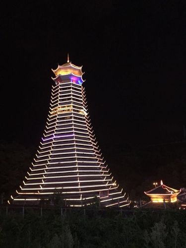 第三天：从江县城-凯里-凯里老城-凯里小七孔旅游区游览（凯里)-凯里美食街—小七孔旅游区；