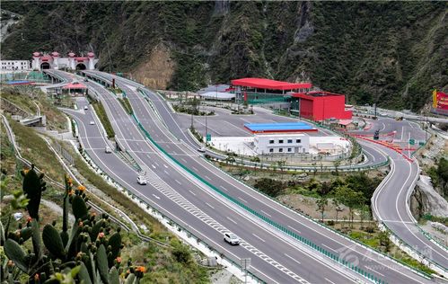 3、雅康至九寨沟高速泸定至九寨方向走G318 （川藏大通道）经夹江会理县境内。