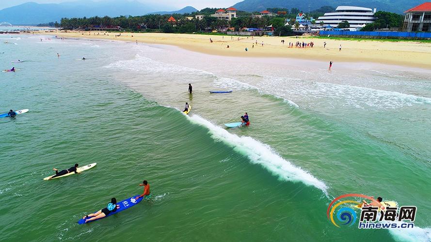 5.万宁黎族苗族风情街，从高空俯瞰琼州大地，琼岛的美尽收眼底。