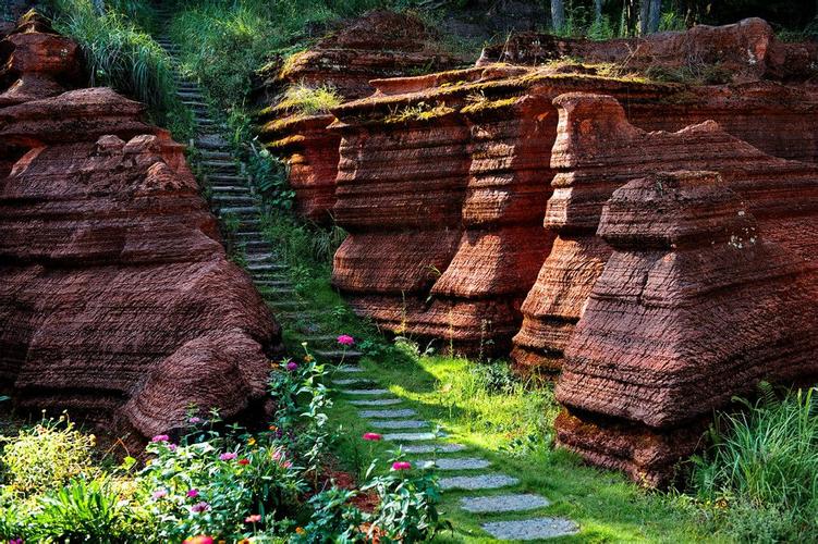 第二天：海螺沟-色达景区-红石林