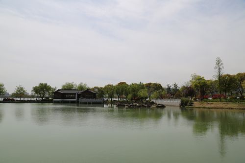 5、苏州是一个风景优美、风光秀丽、文化底蕴深厚的城市。