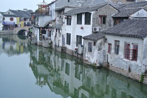 3、苏州很多都是具有江南特色的景点，江南文化的代表景点很多。