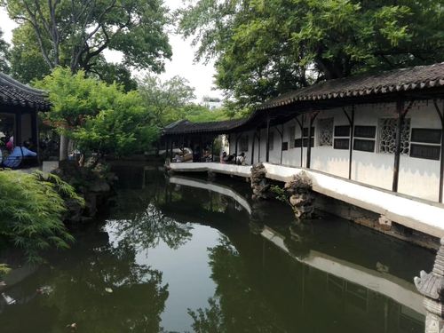2、苏州园林很多游客都会选择去到古典园林或者江南水乡游览。