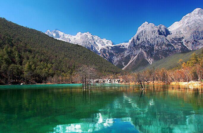 第一天：大理——双廊（玉龙雪山、洱海、蝴蝶泉）——石宝山生态公园——双廊风情岛（蝴蝶泉）——下关民族村--大理古城