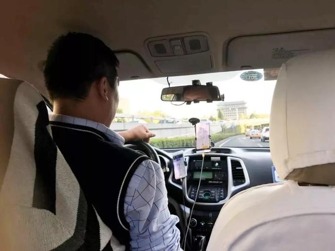 3、从机场坐出租车到博鳌村,下车之后再乘坐快车就可以直达景区了。